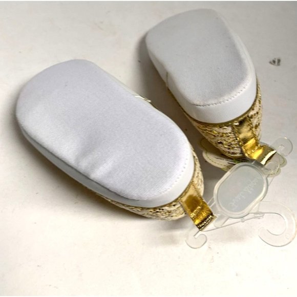 New First Steps Girls Baby Infant Size 3 Gold Lace Sneaker Shoes Slip On - Picture 5 of 5